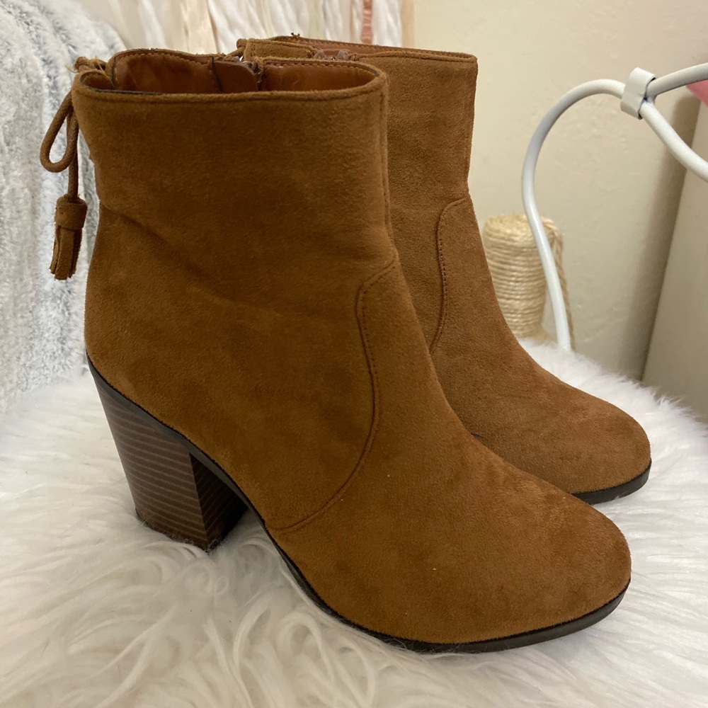 Parker & Ivy Brown Tassel Booties (5.5)